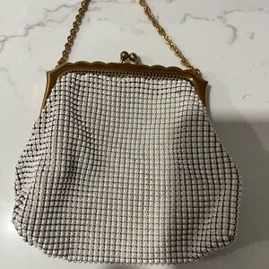 VTG Whiting and Davis mesh, white and gold ladies evening satchel